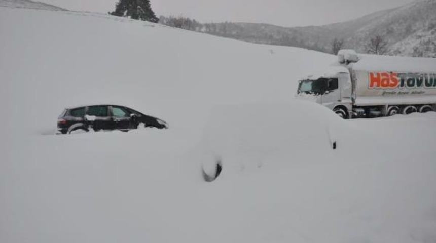 S&uuml;r&uuml;c&uuml;ler Mahsur Kaldı, Belediye Ekipleri Yardıma Yetişti