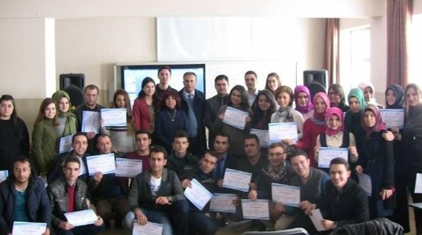 Rehber &Ouml;ğretmenlere Drama Eğitimi