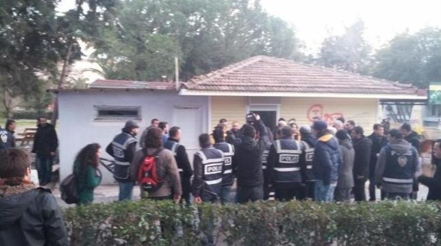 Ege &Uuml;niversitesi&rsquo;nde Karşıt G&ouml;r&uuml;şl&uuml; &Ouml;ğrenciler Arasında Kavga: 2 Ağır Yaralı