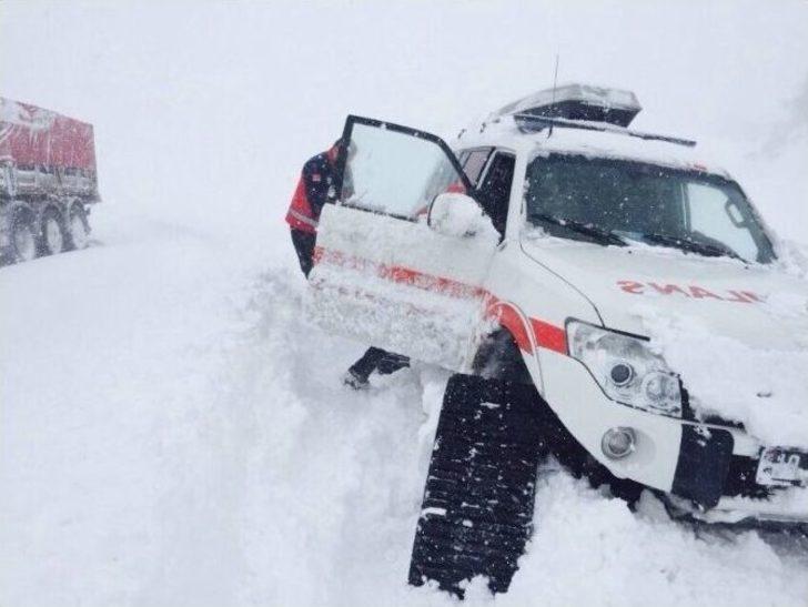 Umke’nin Fedakar Personeli Karla Mücadele Ederek Hayat Kurtarıyor G2