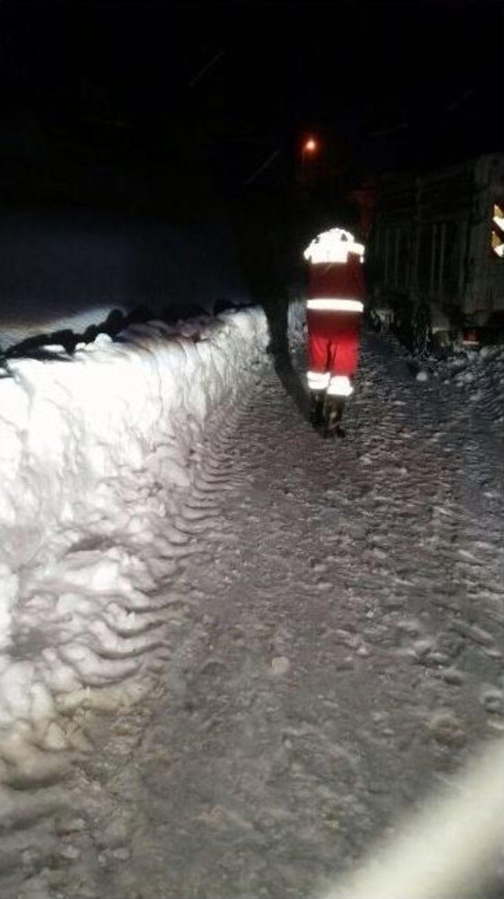 Umke’nin Fedakar Personeli Karla Mücadele Ederek Hayat Kurtarıyor G4