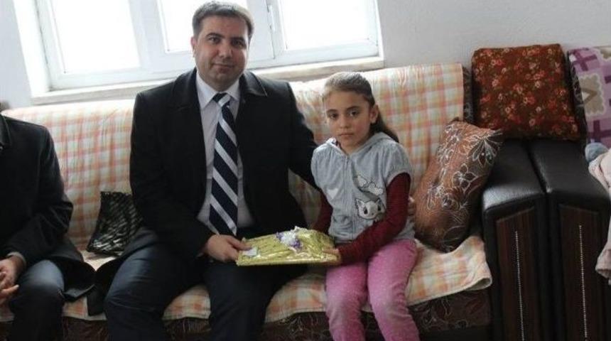 Kadışehri Kaymakamı Doğan’dan Başarılı Öğrencilerin Evine Ziyaret