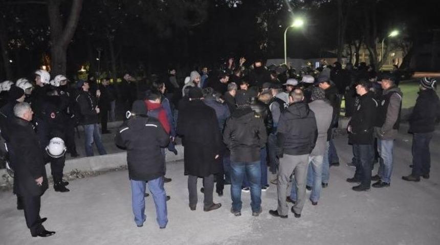 &Uuml;niversitedeki Gerginlikte Bir &Ouml;ğrenci &Ouml;ld&uuml;, Biri Ağır Yaralandı