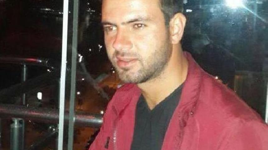 Otomobil Kamyonla &Ccedil;arpıştı: 2 &Ouml;l&uuml;, 3 Yaralı