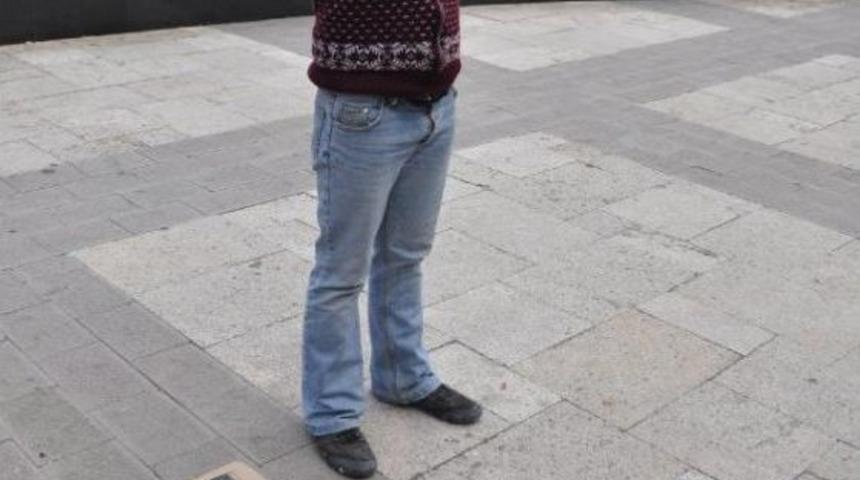 Sarılmak Bedava Eylemine Verilen Tepkiler G&uuml;ld&uuml;rd&uuml;