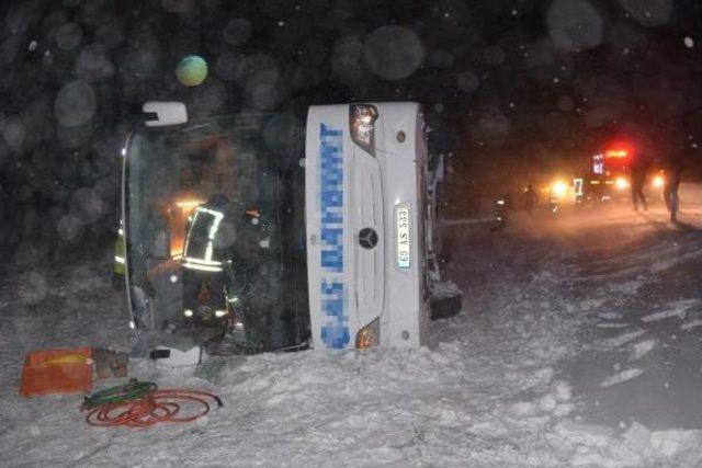 Konya'da Yolcu Otobüsü Devrildi: 25 Yaralı