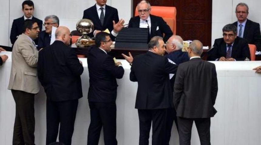 Meclis'te Y&ouml;netim Tartışması