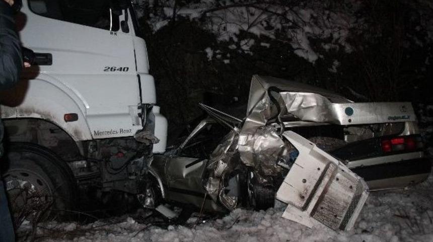 Buzlu Yolda Zincirleme Kaza: 5 Yaralı