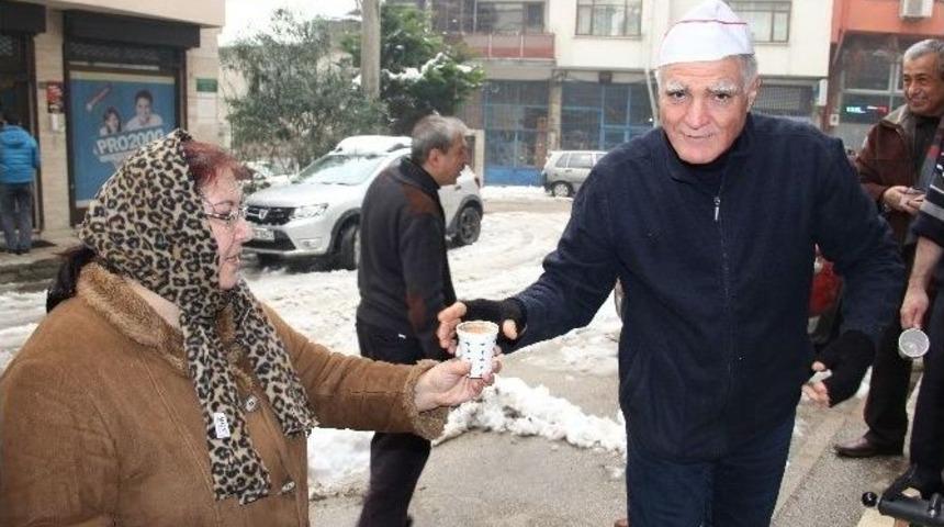 Bursa&rsquo;da Buz Gibi Havada Bedava Salep