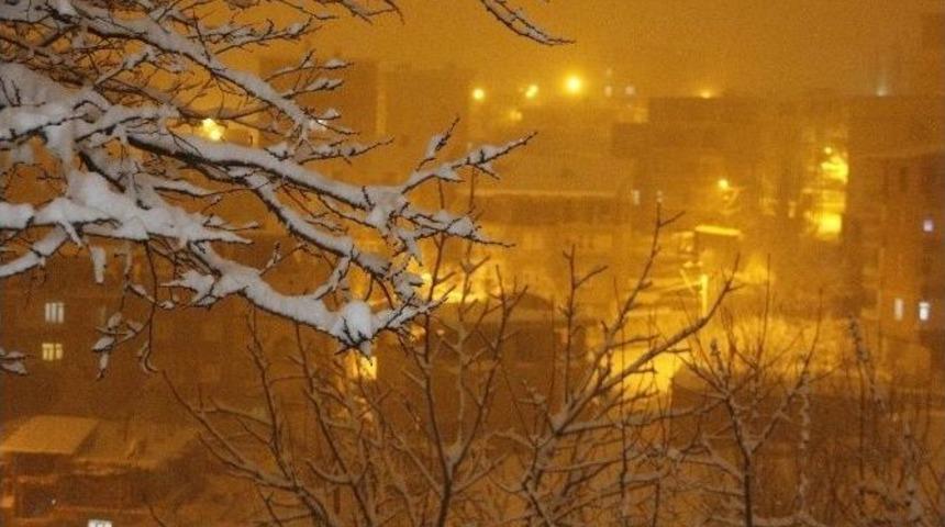 Hakkari&rsquo;de 84 K&ouml;y 183 Mezra Yolu Ulaşıma Kapandı