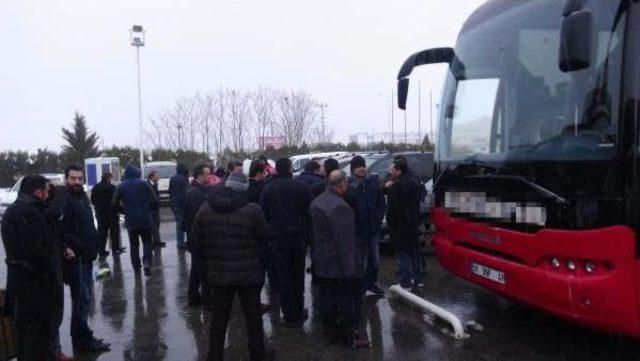 Otobüs Mola Verdi, Muavin Şoförü Yüzünden Bıçakla Yaraladı