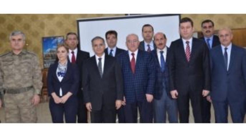 Vali Tapsız, İncelemelerine İl Milli Eğitim M&uuml;d&uuml;rl&uuml;ğ&uuml; İle Devam Etti