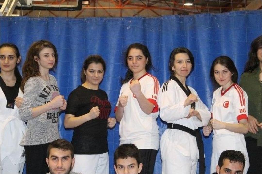 (&ouml;zel Haber) Tacize Karşı Tekvandocu &Uuml;niversiteli Kızlar Geliyor