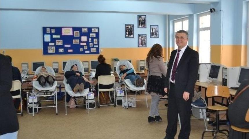 &Ouml;ğretmen Ve Veliler &Ccedil;erkezk&ouml;y&rsquo;de Kan Bağışında Bulundu
