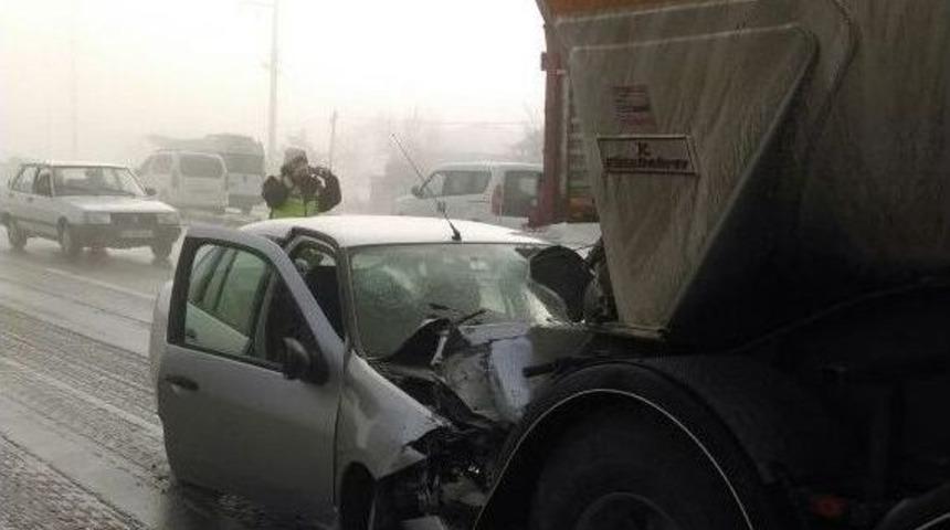 Otomobil Beton Mikserine &Ccedil;arptı: 2 Yaralı