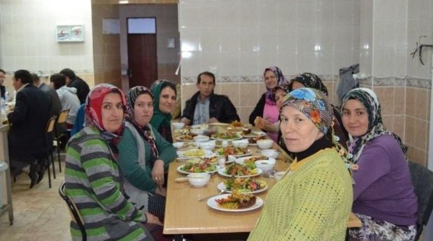 Selendi Hem Aş&ccedil;ı &Ccedil;ırağı Yetiştiriyor