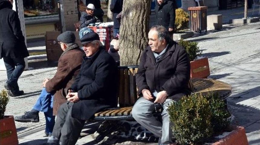 Eskişehir Halkı G&uuml;neşli Havayı Fırsat Bildi