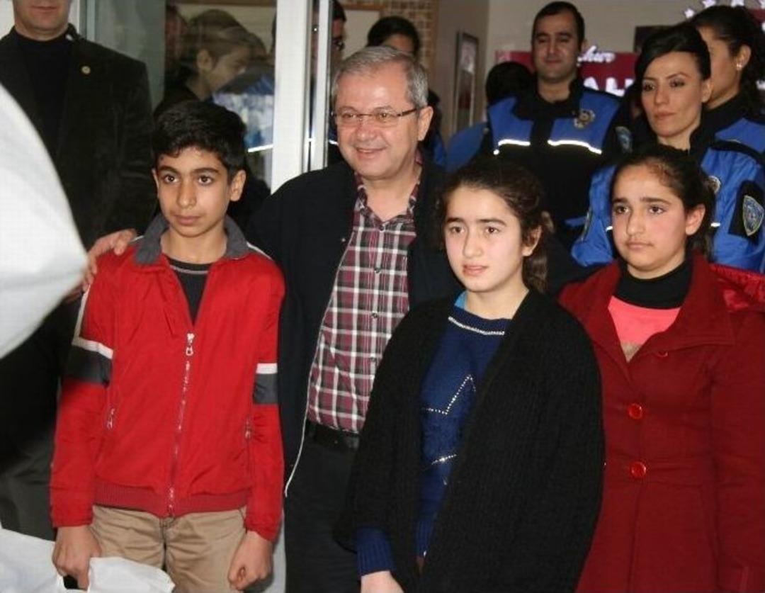 Diyarbakır Polisi &Ccedil;ocuklar Ve Ailelerle Buluştu