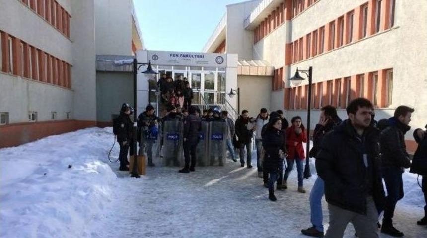 Erzurum&rsquo;da &rsquo;fırat Yılmaz &Ccedil;akıroğlu&rsquo; Gerginliği