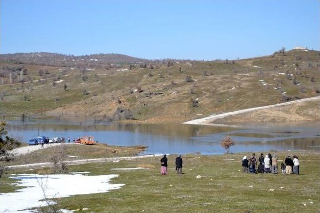 Uşak&rsquo;ta Otomobil G&ouml;lete D&uuml;şt&uuml;: 1 &Ouml;l&uuml;