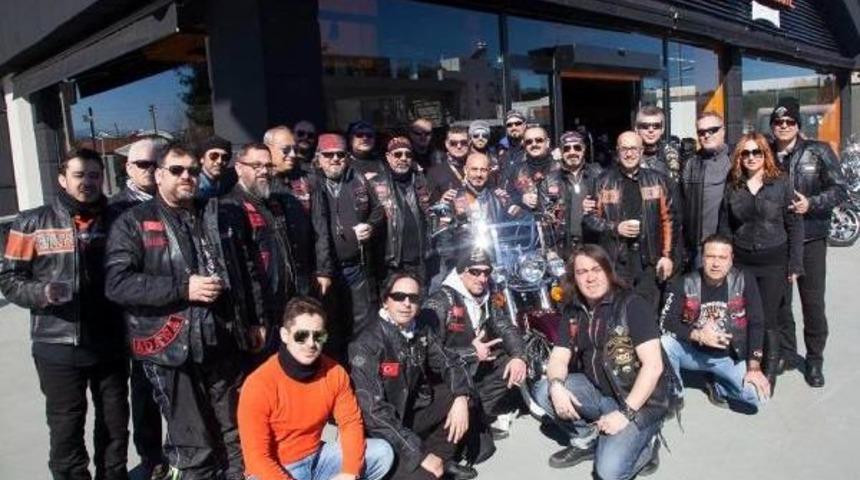 Harleycilerden &Ouml;zgecan Fotoğraflarıyla Şehir Turu