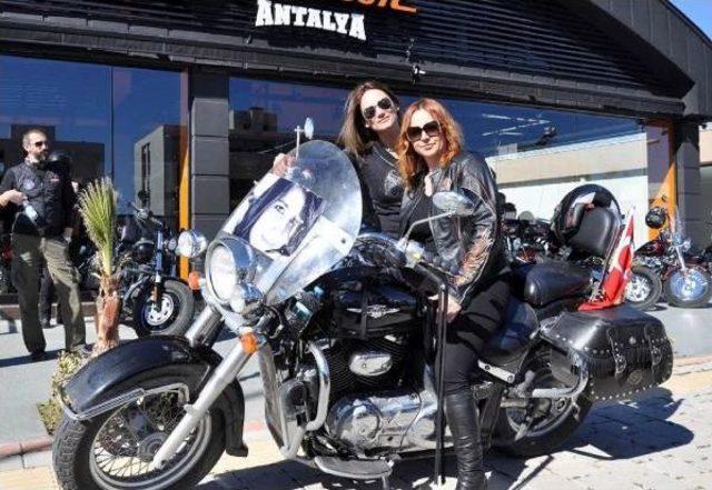 Harleycilerden Özgecan Fotoğraflarıyla Şehir Turu