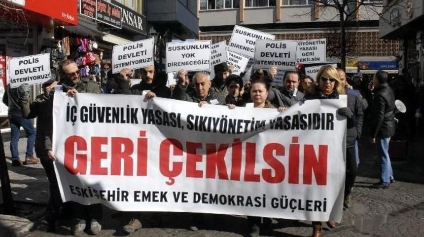 Eskişehir&rsquo;de İ&ccedil; G&uuml;venlik Yasası&rsquo;na Tepki Y&uuml;r&uuml;y&uuml;ş&uuml;