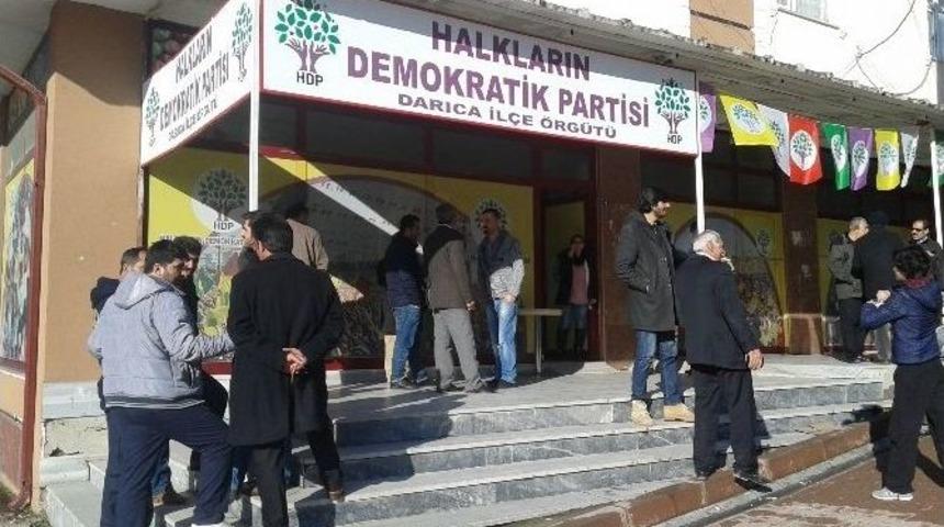 Hdp İl&ccedil;e Binası Kurşunlandı