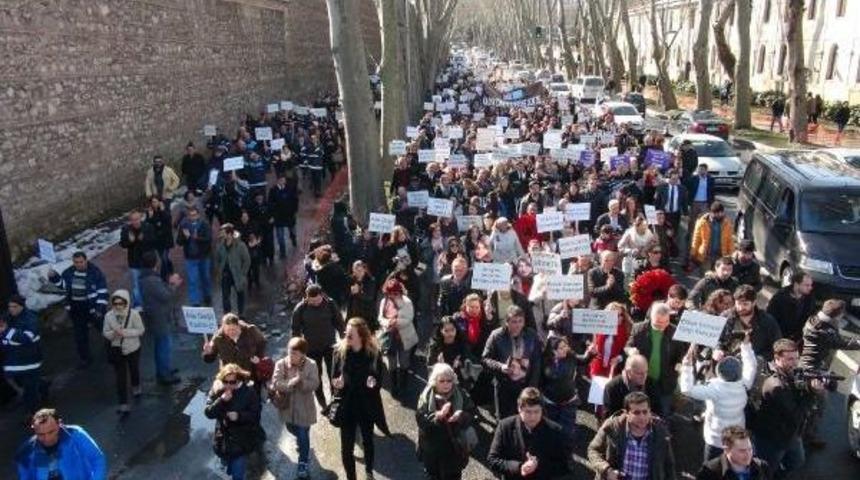 Beşiktaş'ta &Ouml;zgecan I&ccedil;in Y&uuml;r&uuml;d&uuml;ler