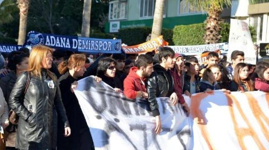Adana'da &Ouml;zgecan Cinayetine Tepki Y&uuml;r&uuml;y&uuml;ş&uuml;