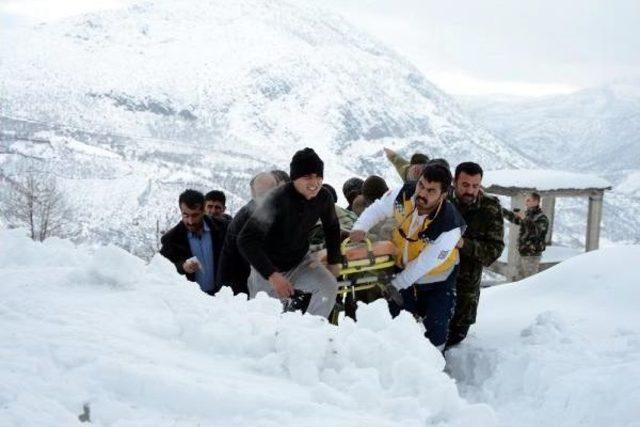 Siirt'te 1,5 Yaşındaki İsmail'i Mehmetçik Helikopterle Kurtardı (2)