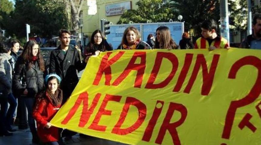 Karşıyaka Ve G&ouml;ztepe Taraftarları &Ouml;zgecan I&ccedil;in Y&uuml;r&uuml;d&uuml;