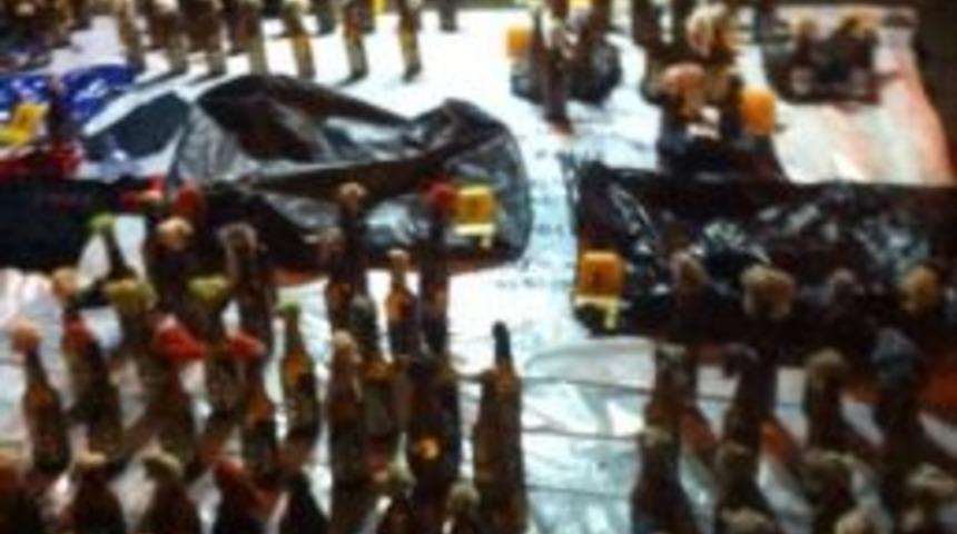 Beyoğlu'nda 12 El Yapımı Bomba Ile 136 Molotof Kokyetli Ele Ge&ccedil;irildi