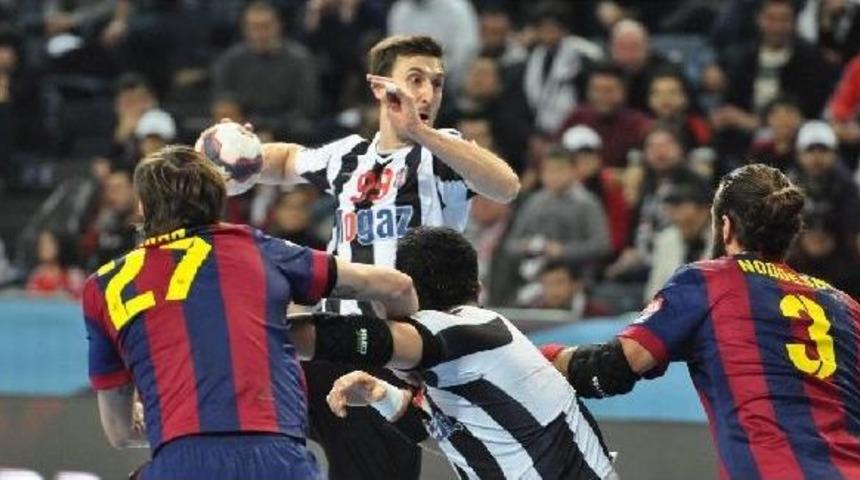 Beşiktaş Mogaz: 25 - Barcelona: 29