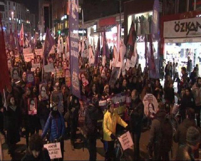 Kadıköy'de Özgecan Için Yürüdüler