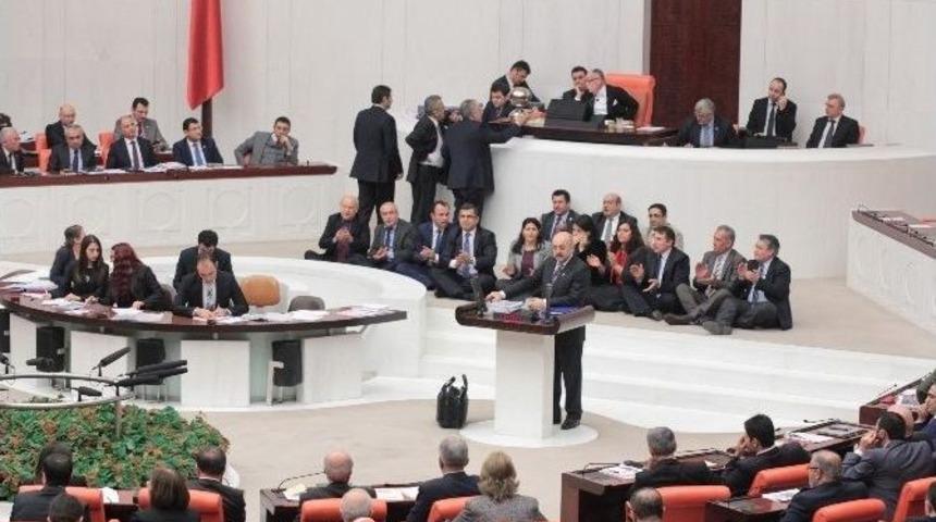 Hdp&rsquo;li Milletvekilleri Genel Kurul&rsquo;da Oturma Eylemi Başlattı