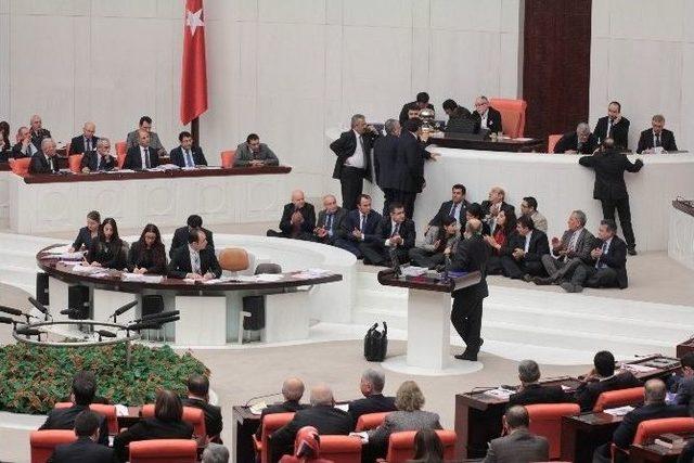 Hdp’li Milletvekilleri Genel Kurul’da Oturma Eylemi Başlattı