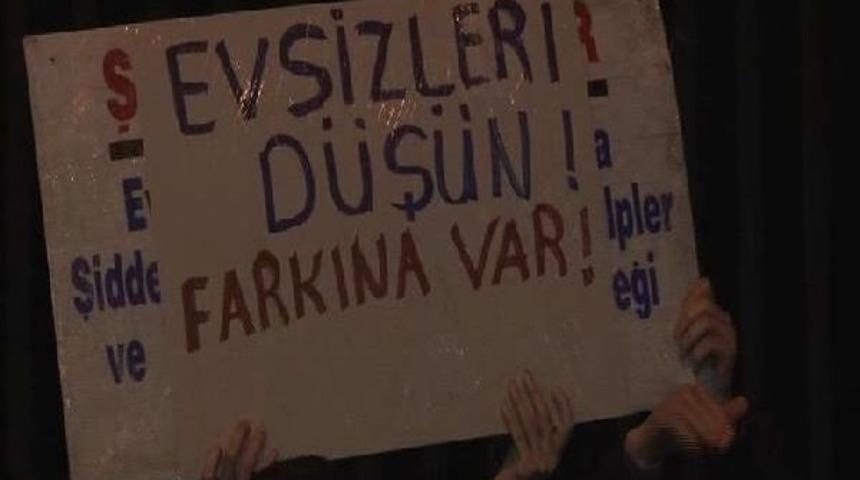 Evsizler I&ccedil;in İstiklal Caddesi'nde Sabahlayacaklar