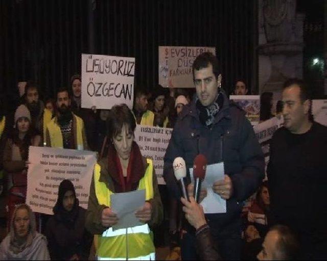 Evsizler Için İstiklal Caddesi'nde Sabahlayacaklar