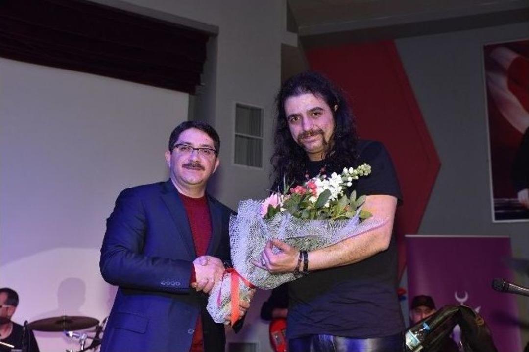 Barış Man&ccedil;o Şarkılarıyla Anıldı