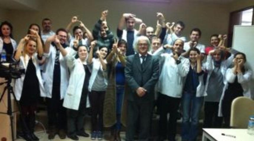 Hastane &Ccedil;alışanları İşaret Dili &Ouml;ğrenecek