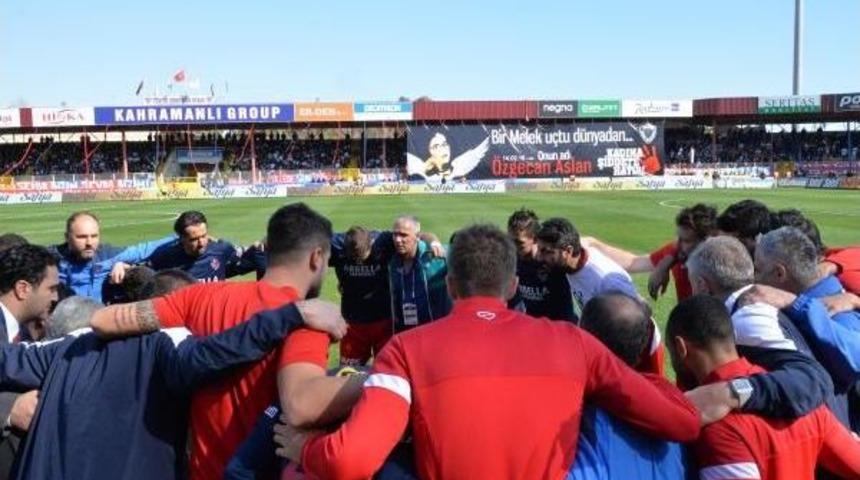 Mesin İdmanyurdu- Karab&uuml;kspor Ma&ccedil;ında &Ouml;zgecan Unutulmadı