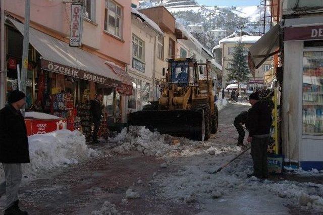 Küre’de Caddelerde Ve Sokaklarda Kar Temizliği