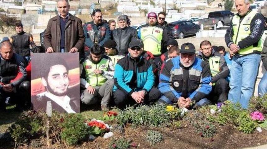Motosiklet Kazasında &Ouml;len Mert'i Unutmadılar
