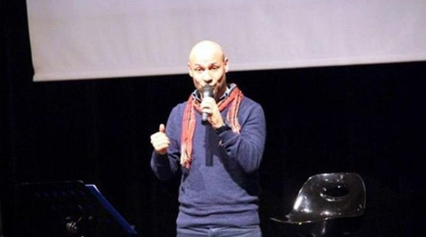 &Uuml;nl&uuml; Şair-yazar Kahraman Tazeoğlu Rize&rsquo;de Hayranlarıyla Buluştu