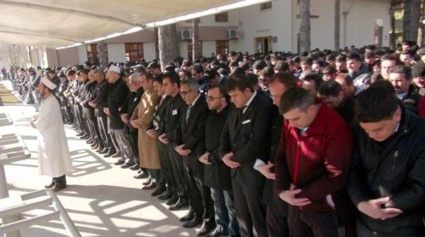 &Ccedil;akıroğlu I&ccedil;in Erzincan'da Gıyabi Cenaze Namazı Kılındı