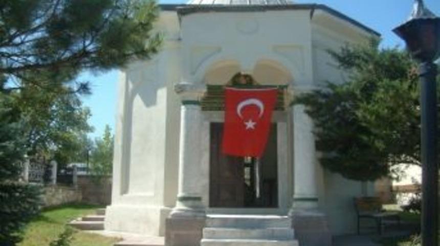 S&uuml;leyman Şah&rsquo;ın Eşi Hayme Ana&rsquo;nın K&uuml;tahya&rsquo;daki Kabrine Ziyaret&ccedil;i Akını