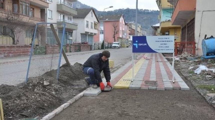 Kumluca&rsquo;da Kaldırım &Ccedil;alışmaları Devam Ediyor