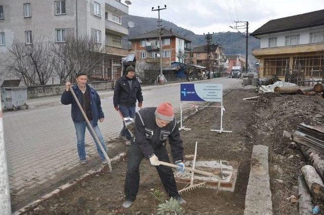 Kumluca’da Kaldırım Çalışmaları Devam Ediyor