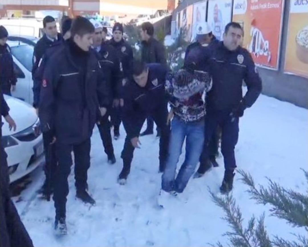 Kavga Eden Gruba Cop Ve Biber Gazlı M&uuml;dahale